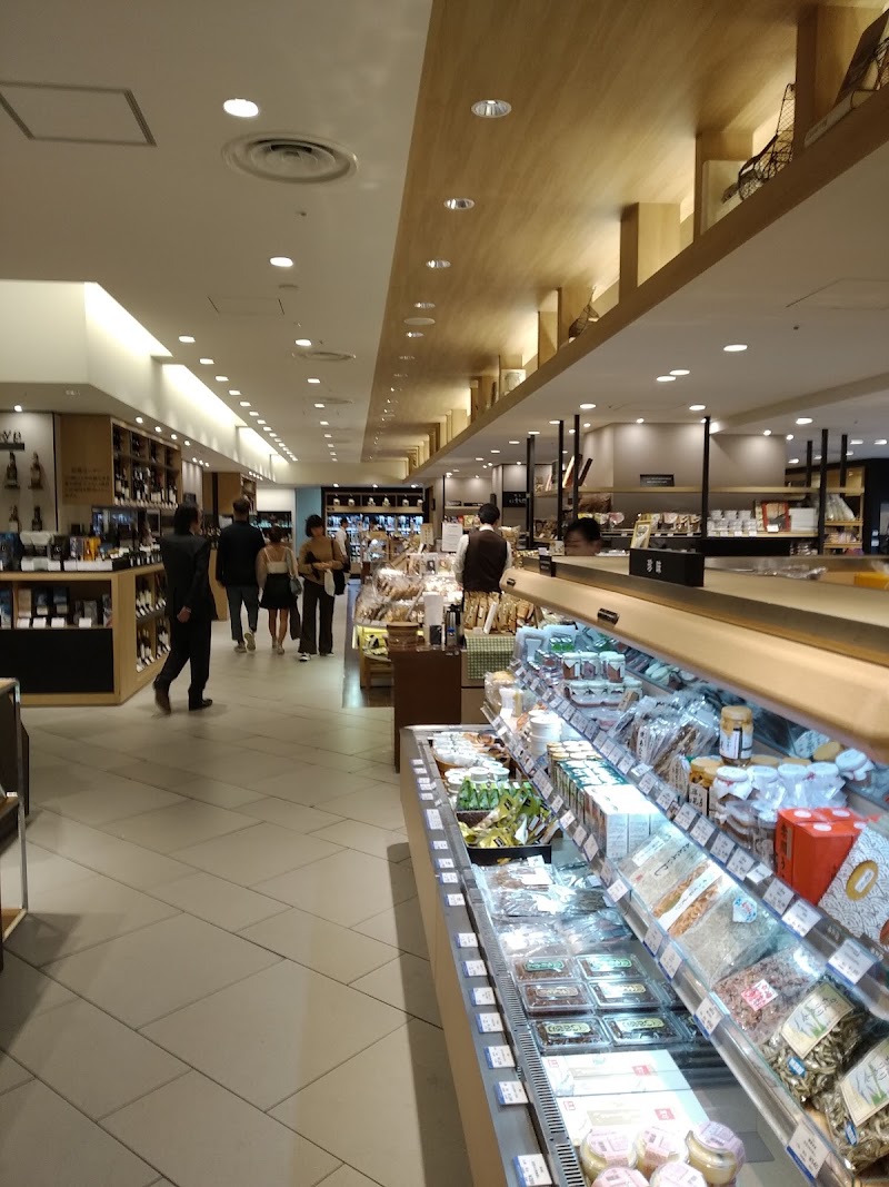 Mitsukoshi Ginza - Mitsukoshi Ginza 4-chōme-6-16 Ginza, Chuo City, Tokyo 104-8212, Japan