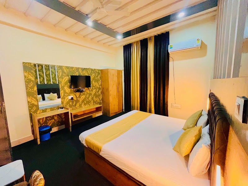 HOTEL THE J.M.C CHINTPURNI DHAM - HOTEL THE J.M.C CHINTPURNI DHAM Near Chintpurni Main parking 300 walk From Hotel to Parking, 3, मीटर दूर है माता जी के लंगर भवन से, min Drive From Hotel to temple, 300, Moien, Chintpurni, Himachal Pradesh 177110, India