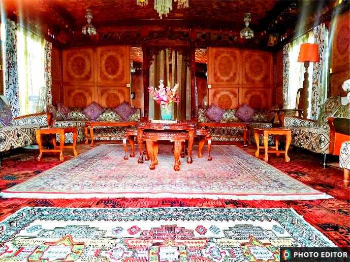 Houseboat Hilton Kashmir - Houseboat Hilton Kashmir Dal Lake, Gate No: 14, Karapura, Rainawari, Srinagar, 190001