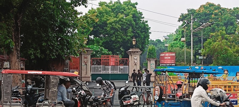Gate 5, Azad Park
