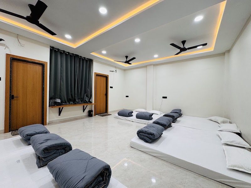 HOTEL SHARDA INN - HOTEL SHARDA INN 117, AMBA PRASAD TIWARI MARG, near KANCH KA JAIN MANDIR, Daulat Ganj, Nagori Mohalla, GHEE MANDI, DAULATGANJ, Ujjain, Madhya Pradesh 456006, India