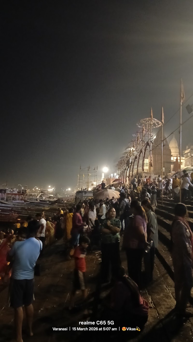 Kashi Vishwanath Jyotirlinga Temple, (Varanasi) - Kashi Vishwanath Jyotirlinga Temple, (Varanasi) 27/1, Gwal Das Shau Ln, Ghasi Tola, Varanasi, Uttar Pradesh 221001, India