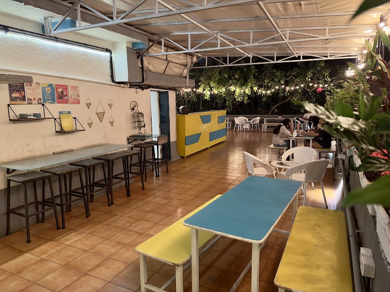 Locomo Hostel OG | Stay • Work • Eat - Locomo Hostel OG | Stay • Work • Eat 2nd Flr, Krishna Villa, abv Bank Of Maharashtra, Monghibai Rd, Navpada, Vile Parle East, Vile Parle, Mumbai, Maharashtra 400057, India