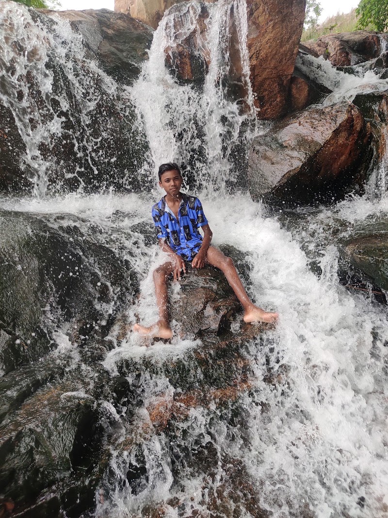 Muni waterfall baradawan - Muni waterfall baradawan, G6JQ+585, Unnamed Road, Kankidipa, Chhattisgarh 496551, India