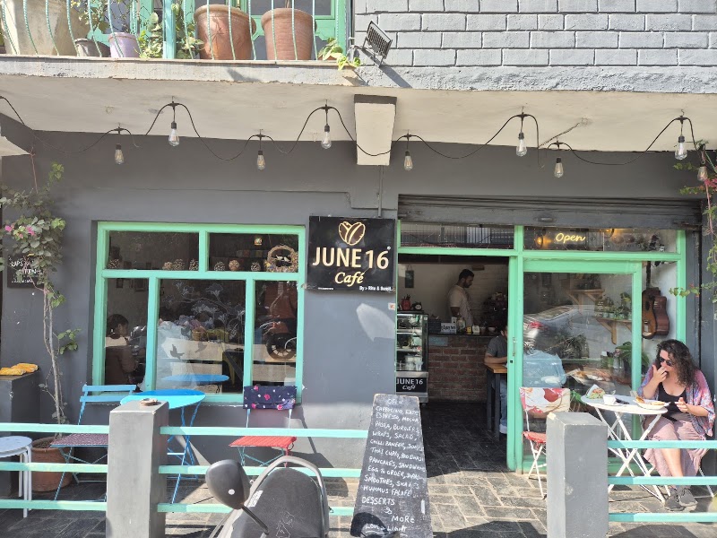 June 16 Cafe - June 16 cafe , Paragliding Landing Road, bir billing Mohal suja, Muja, Bir, Suja, Himachal Pradesh 176077, India