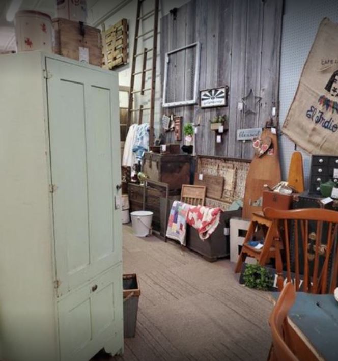 Riverfront Antiques - Riverfront Antiques, 243 5th Ave S, Clinton, IA 52732, USA