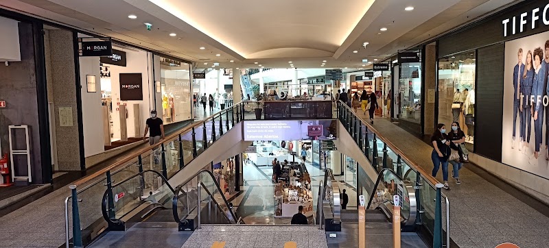 ViaCatarina Shopping - ViaCatarina Shopping, R. de Santa Catarina 312 a 350, 4000-443 Porto, Portugal
