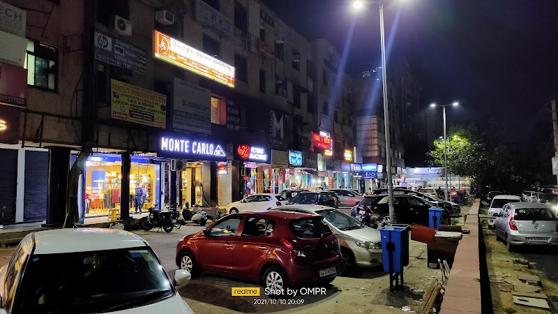 Dwarka Sector-12 Market - Dwarka Sector-12 Market, H2WX+FJH, Pocket 3, Sector 12 Dwarka, Dwarka, Delhi, 110078, India