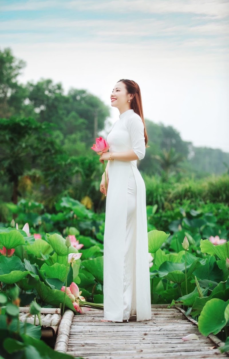 Đầm sen Hành Cung Vũ Lâm Ninh Thắng