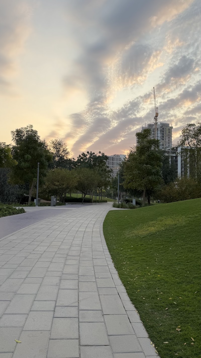 Dubai Hills Park Parking - Dubai Hills Park Parking, 466X+HF3 - Hadaeq Sheikh Mohammed Bin Rashid - Dubai - United Arab Emirates