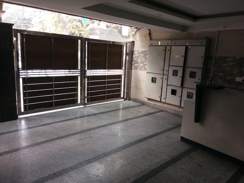 Stanza Living Los Angeles House - Stanza Living Los Angeles House F-1, Single Storey, Polo Road, Block F, Vijay Nagar, Delhi, 110033, India