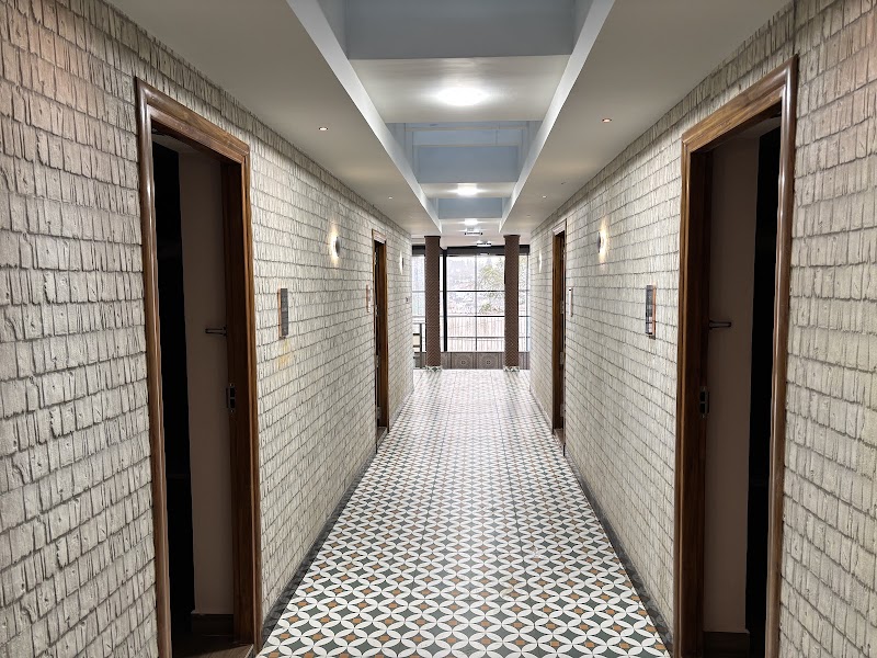 Serenity Suites - Serenity Suites 100, Mysore Rd, Monterosa Colony, Fingerpost, Ooty, Tamil Nadu 643001, India