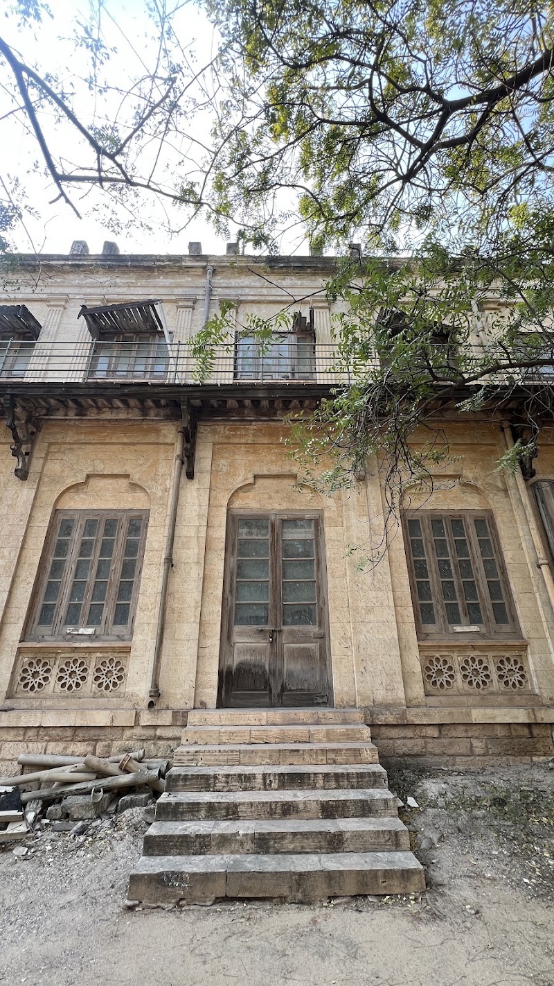 Huzoor Palace, Porbandar - Huzoor Palace, Porbandar, Near Chopati, Beach and Kankani Temple, Uttara Rd, GEB Colony, Porbandar, Gujarat 360575, India