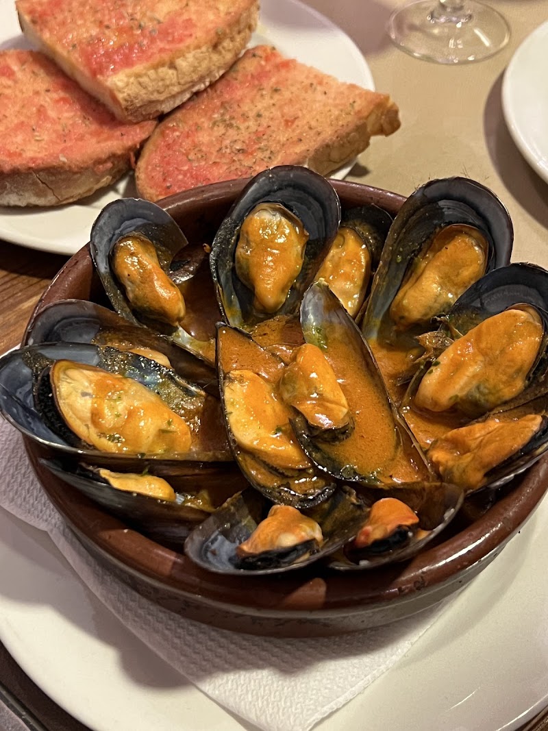 Colom Restaurant - Colom Restaurant Carrer dels Escudellers, 33, Ciutat Vella, 08002 Barcelona, Spain