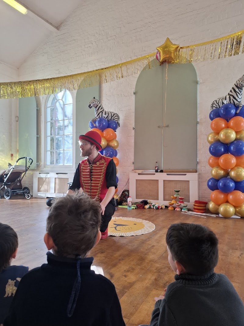 Arthur the Juggler - Arthur the Juggler, Rotherhithe St, London SE16 5DJ, UK