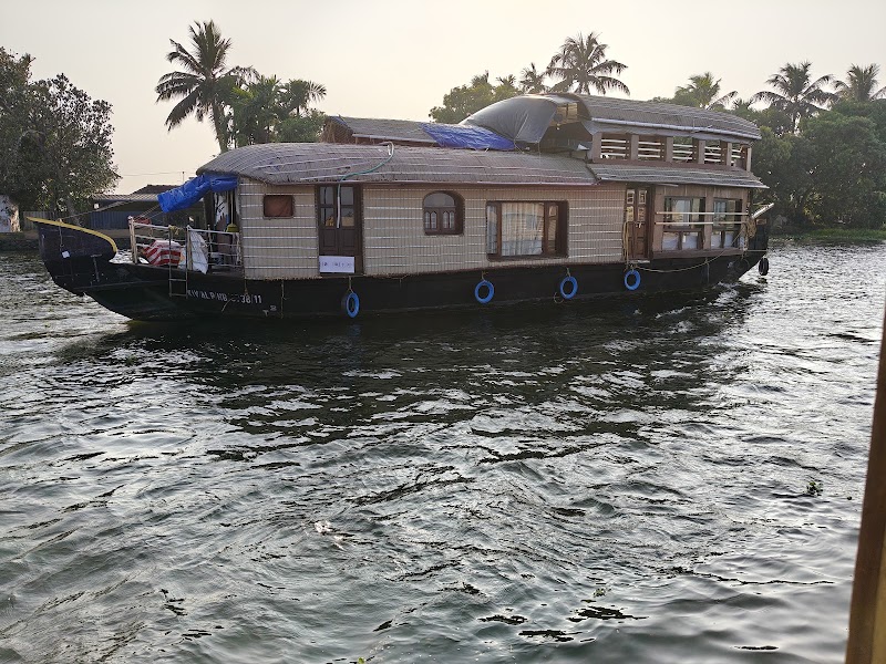 Kerala Holidays Pvt. Ltd. केरल टूर पैकेज - Kerala Holidays Pvt. Ltd. केरल टूर पैकेज, NH Bypass, above Bread World, Thykoodam, Vyttila, Kochi, Kerala 682019, India