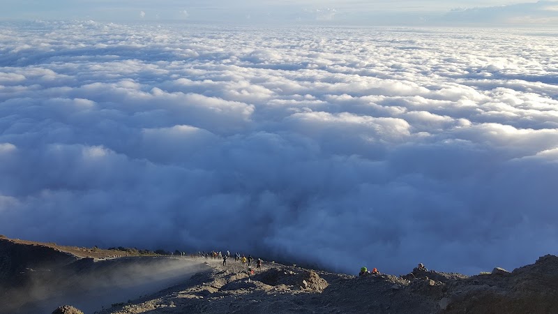 Mount Rinjani Trekking Services - Mount Rinjani Trekking Services, Jl. Cendrawasih No.8, Cakranegara Bar., Kec. Cakranegara, Kota Mataram, Nusa Tenggara Bar. 83239, Indonesia