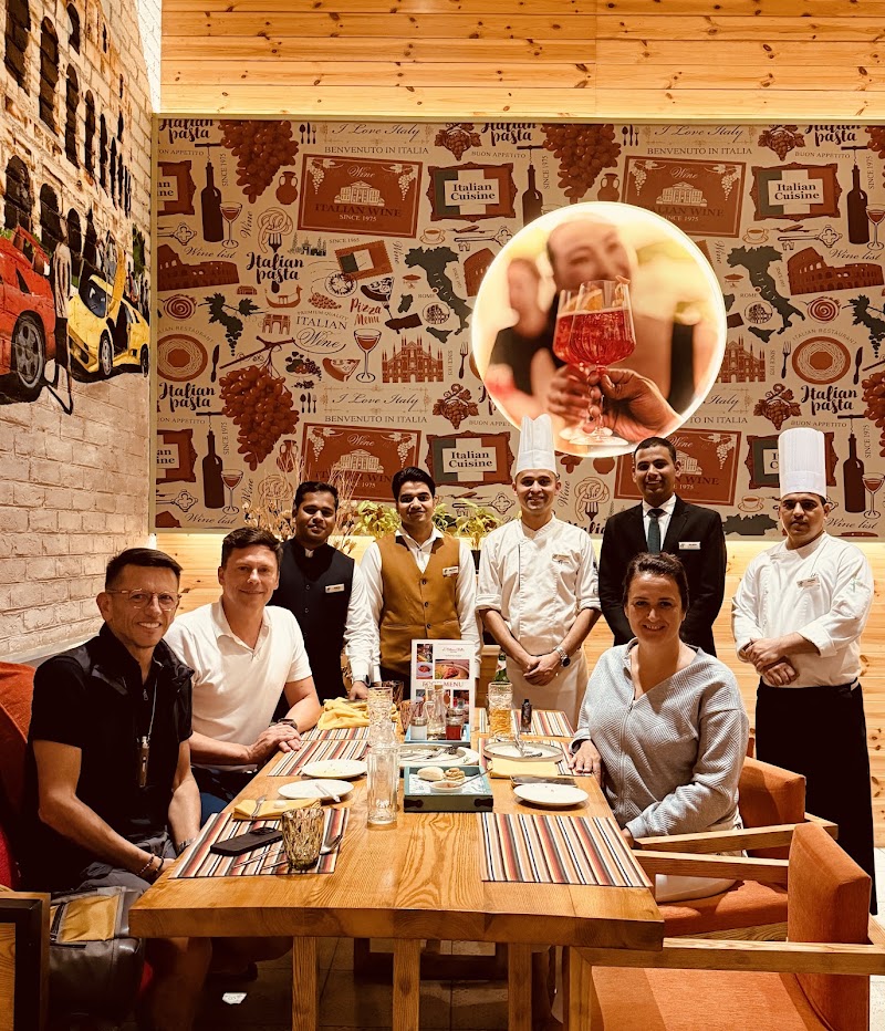 L'Osteria Bella - Aerocity's Top Italian Restaurant & Pizzeria - L'Osteria Bella - Aerocity's Top Italian Restaurant & Pizzeria Holiday Inn New Delhi International Airport, Gate No. 1, Hospitality District, Asset Area 12, Asset Area 12 Hospitality District, Aerocity Access Rd, Aerocity, New Delhi, Delhi 110037, India
