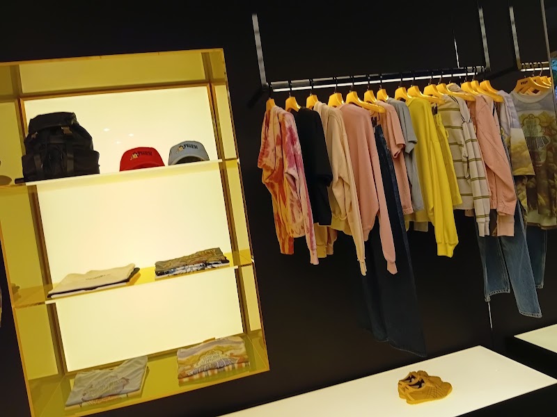 Onitsuka Tiger Omotesando Yellow Concept - Onitsuka Tiger Omotesando Yellow Concept, Japan, 〒150-0001 Tokyo, Shibuya, Jingūmae, 6-chōme−3−９ 神宮前中央ビル