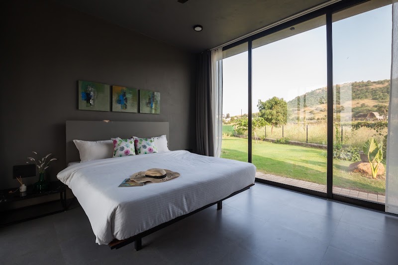 StayVista at Villa Meer | Premium Holiday Home with Private Pool in Nashik - StayVista at Villa Meer | Premium Holiday Home with Private Pool in Nashik, next to York Winery, Gangapur, Sawargaon, Nashik, Maharashtra 422222, India