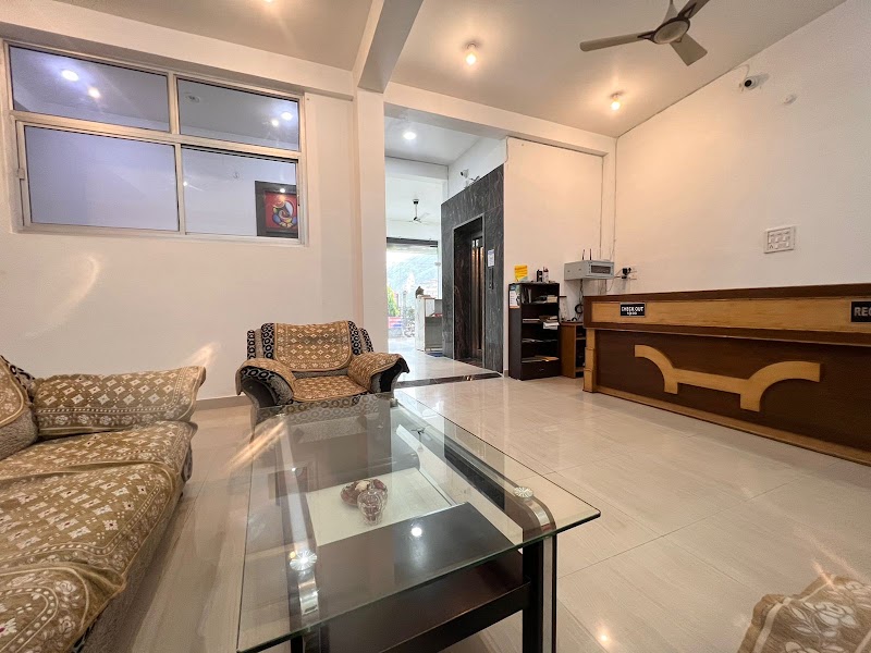 Hotel Manikut - Hotel Manikut opposite to Royal Cafe, Laxman Jhula, Rishikesh, Jonk, Uttarakhand 249302, India