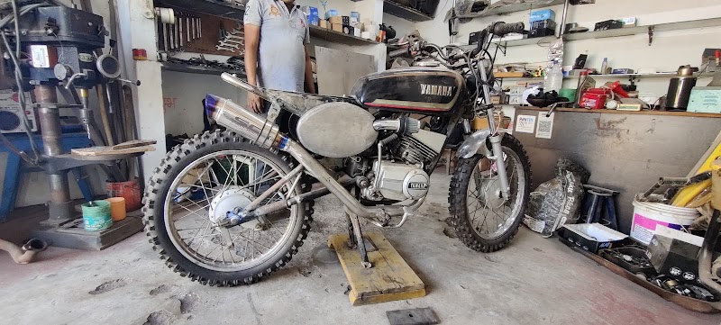 Megh Custom Motorcycle - Megh Custom Motorcycle, Gairej line, Station Road, Sindhi Colony, Durg, Chhattisgarh 491001, India