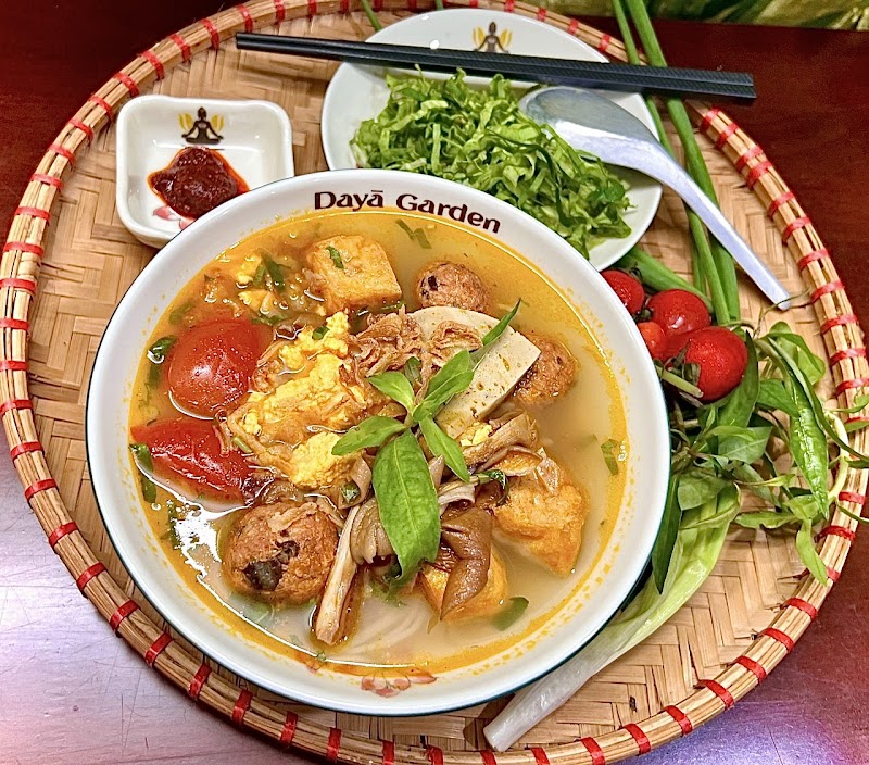 Dayā Garden Vegetarian & Vegan - Nhà Hàng Chay Việt - Dayā Garden Vegetarian & Vegan - Nhà Hàng Chay Việt 39/17 P. Hai Bà Trưng, Cửa Nam, Hà Nội, Vietnam