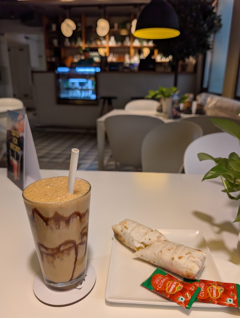 Woodland Cafe - Woodland Cafe ground floor, Block 37j, 2168, Gurudwara Rd, opp. Post, Block 37J, Beadonpura, Karol Bagh, New Delhi, Delhi, 110005, India