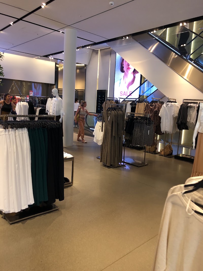 ZARA - ZARA Bahnhofstrasse 66, 8001 Zürich, Switzerland