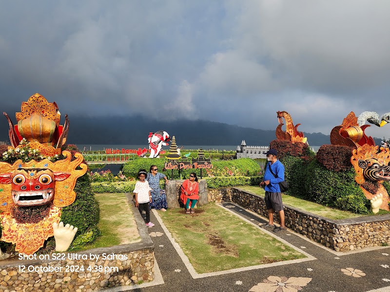 Ulun Danu Beratan Temple - Ulun Danu Beratan Temple Candikuning, Baturiti, Tabanan Regency, Bali, Indonesia