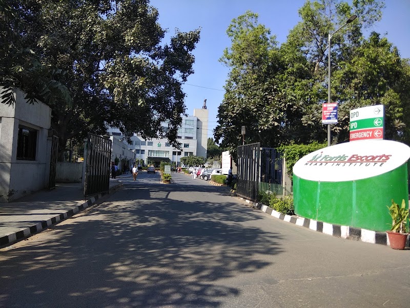 Fortis Escorts Heart Institute - Heart Hospital Okhla - Fortis Escorts Heart Institute - Heart Hospital Okhla Metro Station, Okhla Rd, opposite Sukhdev Vihar, New Friends Colony, New Delhi, Delhi 110025, India