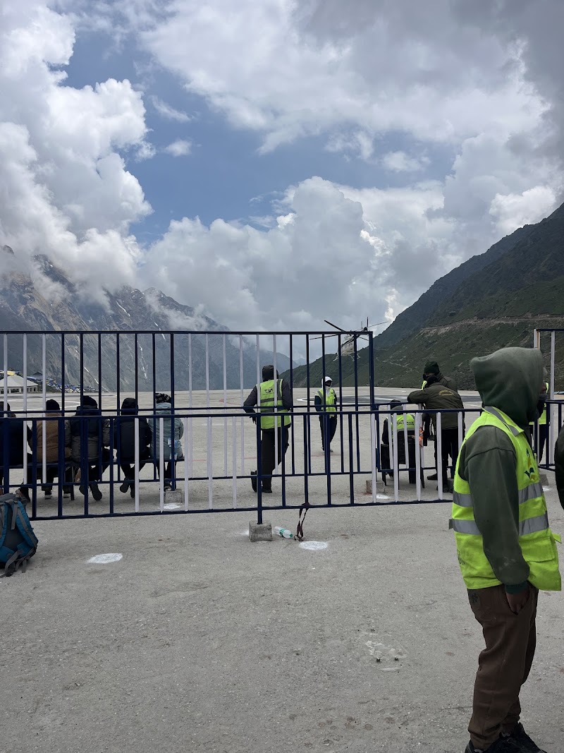 Helipad Kedarnath - Helipad Kedarnath, P3Q9+925, Trekking Way, Kedarnath, Uttarakhand 246445, India
