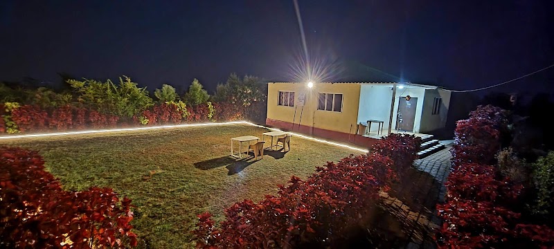 DV INNS- Rudrashree VILLA- Besides Valley View & Strawberry Farms - DV INNS- Rudrashree VILLA- Besides Valley View & Strawberry Farms, Kas - Mahabaleshwar Rd, Near Dwarkadhish Resort, Mahabaleshwar, Rengadiwadi, Maharashtra 412806, India