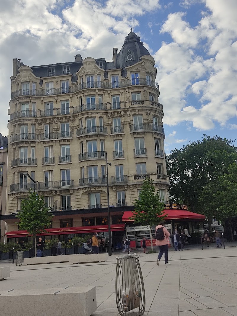 Neuilly Porte Maillot - Neuilly Porte Maillot 82 Av. de la Grande Armée, 75017 Paris, France