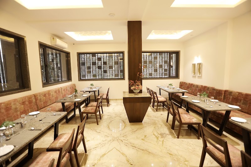 Tripli Hotels Shourya Residency - Tripli Hotels Shourya Residency Lake Palace Road, Gulab Bagh Rd, near Vintage Car Museum, Old City, Brahmpuri, Udaipur, Rajasthan 313001, India