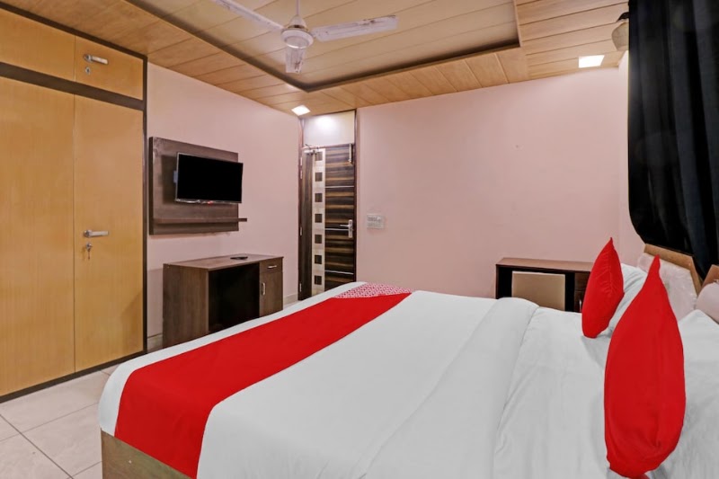 Hotel Knight Inn - Hotel Knight Inn, RWA Property, 84, Bawana Rd, near Vikram Dharam Kanta & Hanuman Mandir, Rama Enclave, Shahbad Daulatpur Village, Rohini, Delhi, 110042, India