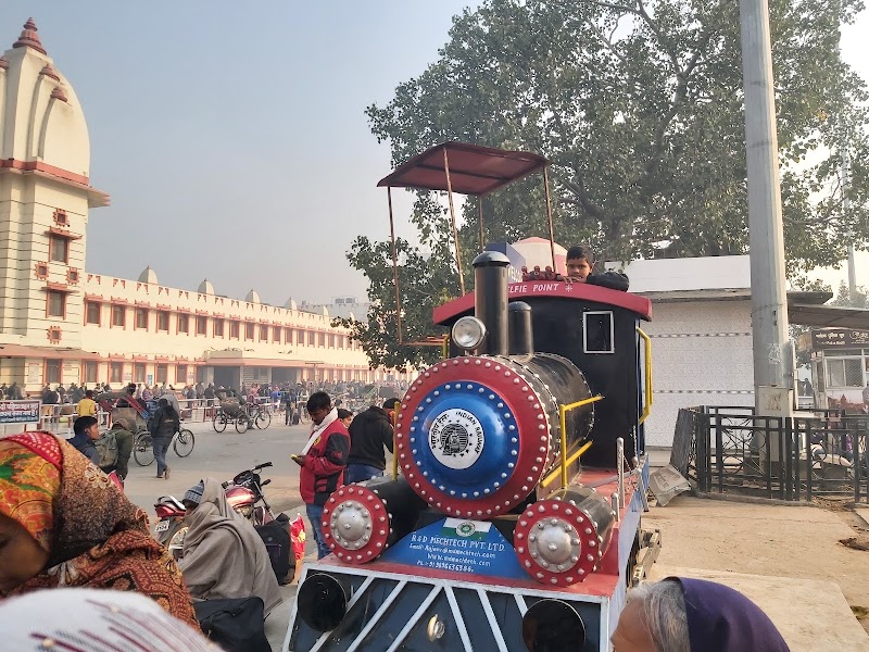 Varanasi Junction railway station - Varanasi Junction railway station maa surge balika intermediate collage, Railwayganj Colony, Varanasi, Uttar Pradesh 221002, India