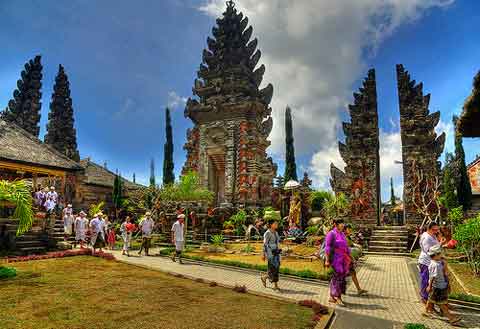 Ulun Danu Beratan Temple - Ulun Danu Beratan Temple Candikuning, Baturiti, Tabanan Regency, Bali, Indonesia