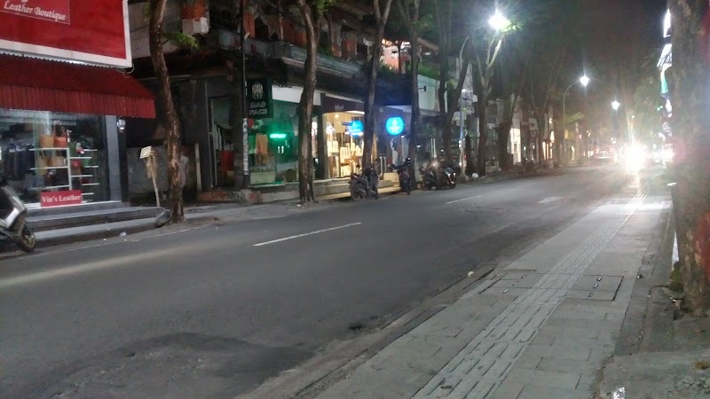 Jalan Raya Seminyak - Jalan Raya Seminyak, Jl. Raya Seminyak, Seminyak, Kec. Kuta, Kabupaten Badung, Bali 80361, Indonesia