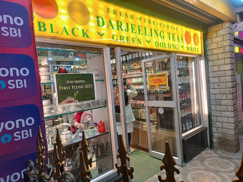 Darjeeling Mall - Darjeeling Mall 27V9+W3X, Chauk Bazaar, Darjeeling, West Bengal 734101, India
