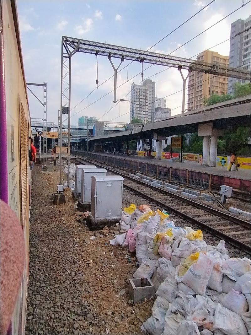 BORIVALI RAILWAY STATION - BORIVALI RAILWAY STATION, चिंचपाडा, बोरिवली, मुंबई, महाराष्ट्र 400066, India
