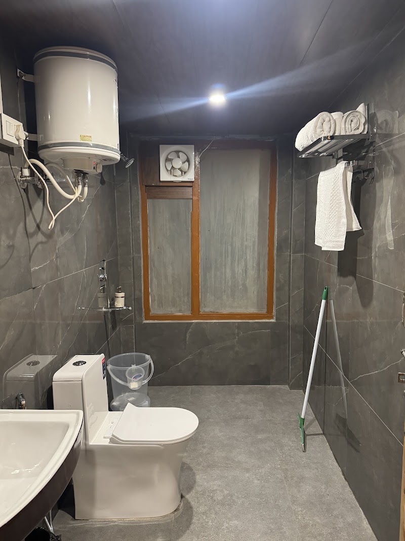 Mountain Nest Stay - Mountain Nest Stay Village Hirab, Hirab-Sajwar, Road, P.O, Shoja, Jibhi, Himachal Pradesh 175123, India