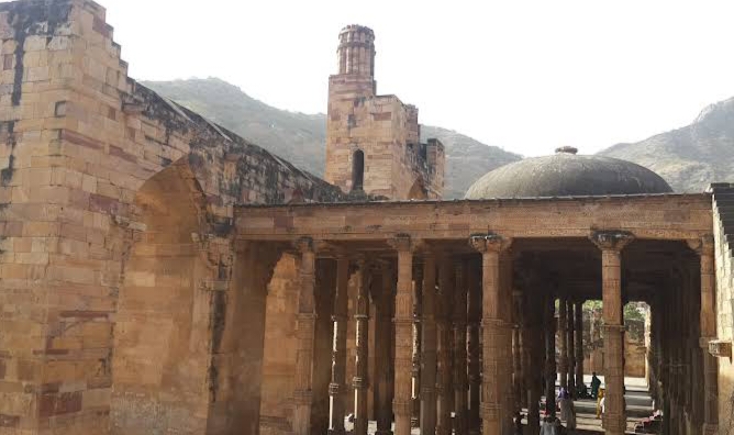 Adhai Din Ka Jhonpra - Adhai Din Ka Jhonpra, FJ4G+33J, Ander Kote Rd, Lakhan Kothri, Ajmer, Rajasthan 305001, India