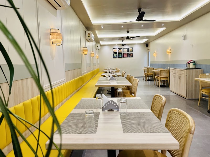 Mellowcity Restaurant - Mellowcity Restaurant Sunshine Hotel, Dhimrapur Rd, opposite Krishna Complex, Madhuban Para, Raigarh, Chhattisgarh 496001, India