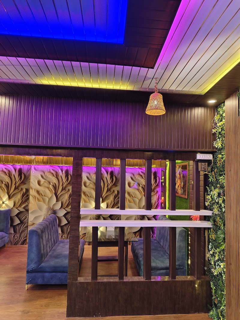 Vinayak Cafe and Restaurant - Vinayak Cafe and Restaurant Carpentry chauraha, New Katra, Old Katra, Prayagraj, Uttar Pradesh 211002, India