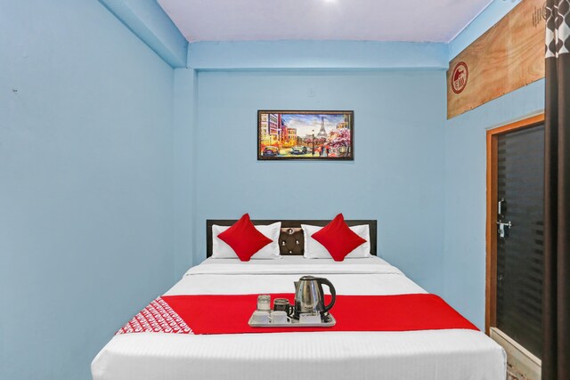 Hotel O The Moon - Hotel O The Moon Hoshiyarpur, Block F, Sector - 106, Noida, Uttar Pradesh 201313, India