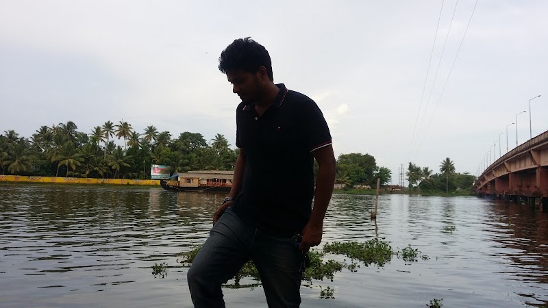 Pallathuruthy Back Waters - Pallathuruthy Back Waters F9G7+W6P, Pallathuruthy, Pazhaveedu, Kainakary, Alappuzha, Keralam 688009, India