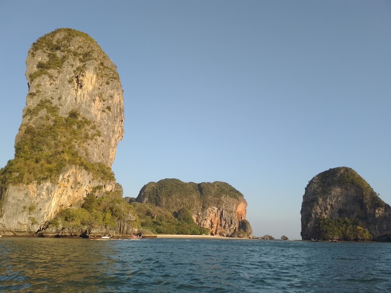 Monkey Beach - Monkey Beach 4QP3+XP, Khao Thong, Mueang Krabi District, Krabi, Thailand