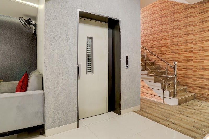 Hotel O by OYO The Bell Oak - Hotel O by OYO The Bell Oak, Ward no 46, LIG 582, Pulgaon Bypass Road, opposite Jain Mandir Road, Padmanabhpur, Bhilai, Chhattisgarh 491001, India