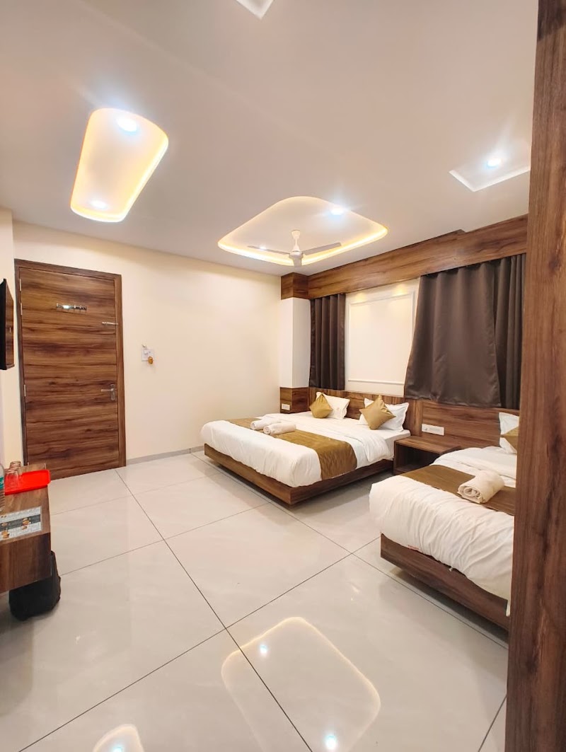 HOTEL VISTARA - HOTEL VISTARA Green park, 94, Indore - Ujjain Rd, near golden petrol pump, Keshav Nagar, Ujjain, Sawara Khedi, Madhya Pradesh 456006, India